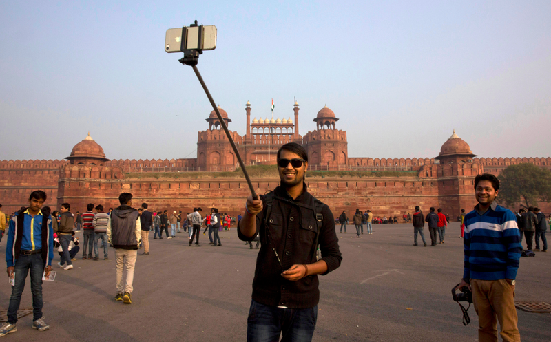 Illustration for article titled The Truly Brilliant Design History of the Selfie Stick